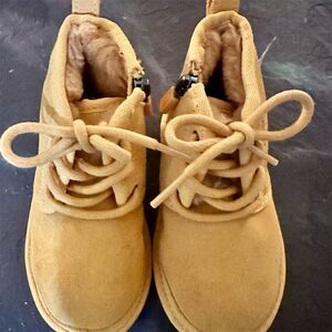 NWT! UGG' Neumel Suede Lace Up Boot with Shespskin Lining in Tan, Toddler Size 9